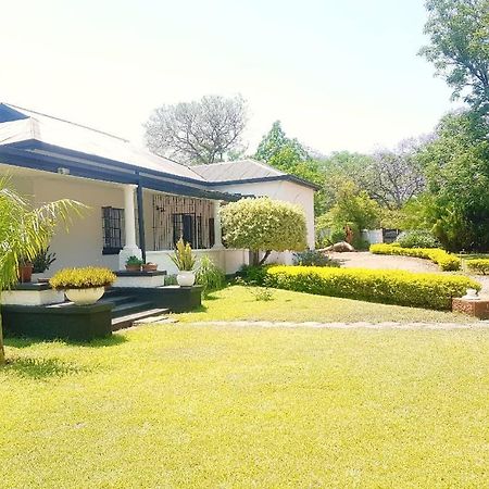 Choice Backpackers Lodge Bulawayo Luaran gambar