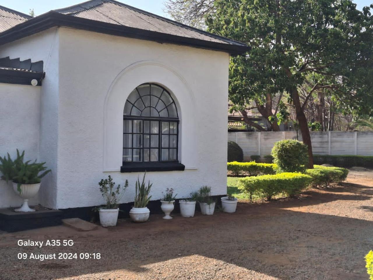 Choice Backpackers Lodge Bulawayo Luaran gambar